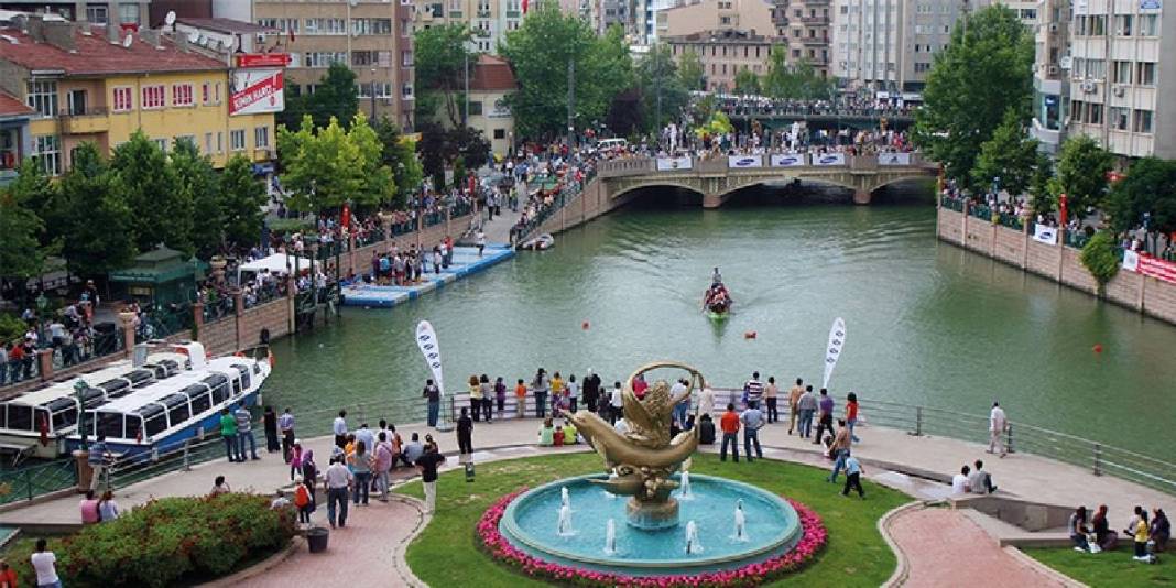 Türkiye’nin yerli Venedik’i! İstanbul ve Ankara’ya bir tren mesafesinde: Avrupa’yı aratmayan bu şehre akın var! 7